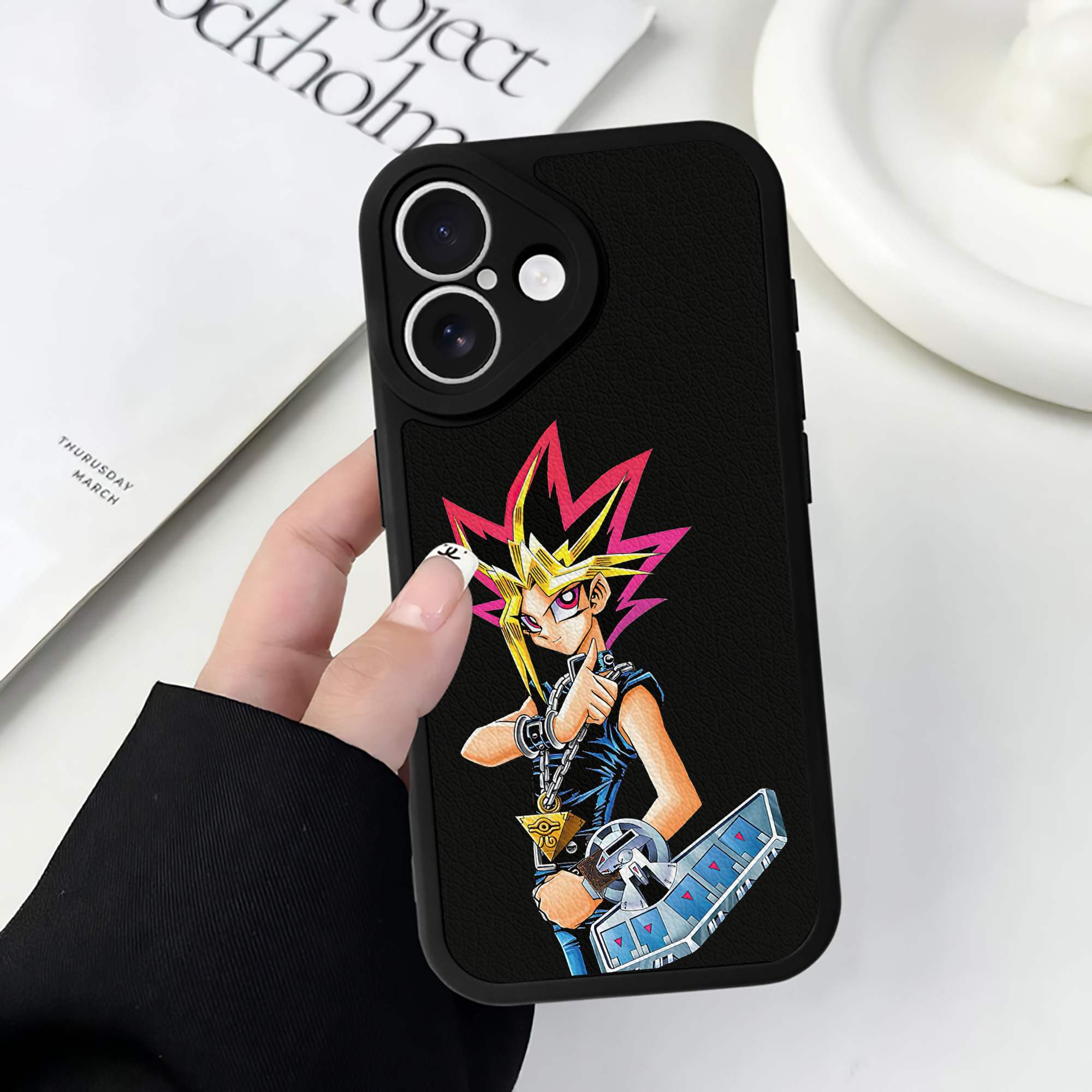 遊☆戯☆王 Yu-Gi-Oh! 【iPhone 16シリーズ対応】シリコンスマホケース（レザー調） 材質：シリコン